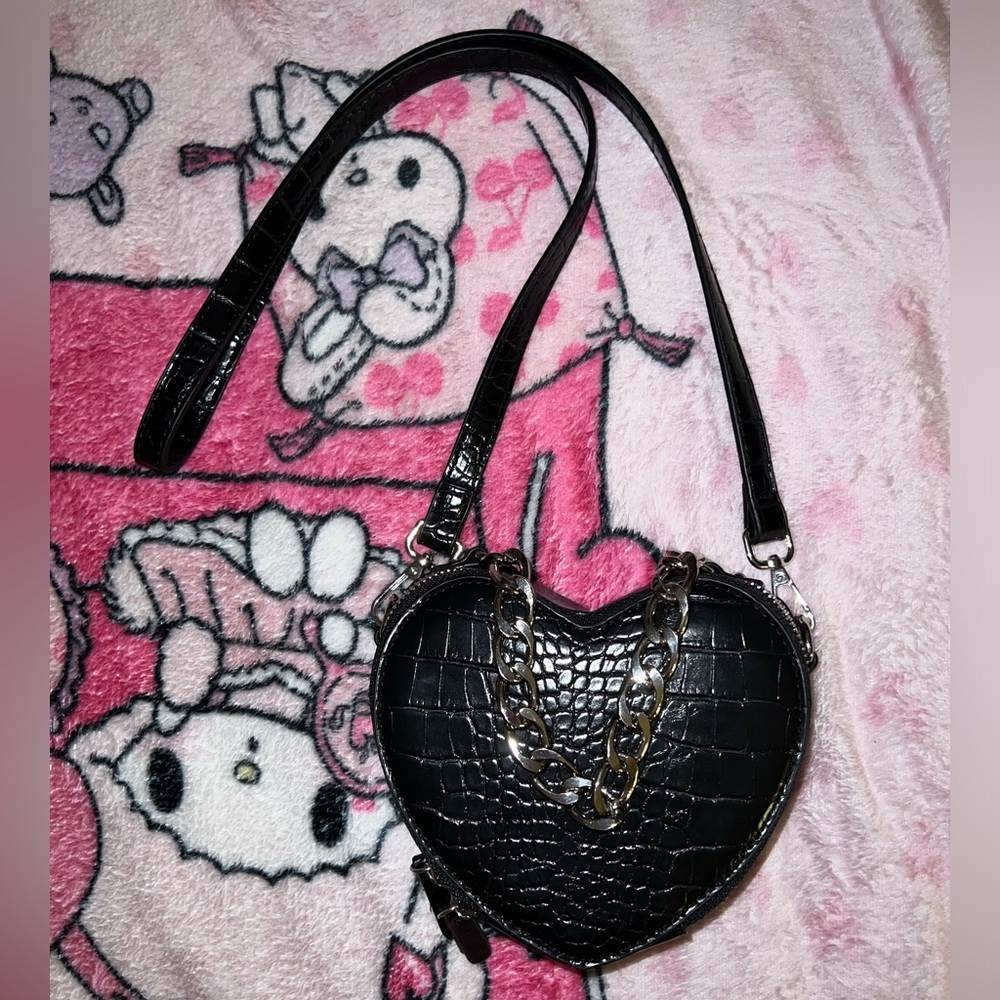emo/goth urban outfitters heart chains crossbody bag